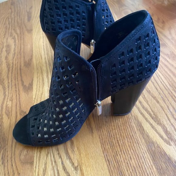 Vince Camuto Korlettan Booties - Picture 8 of 15
